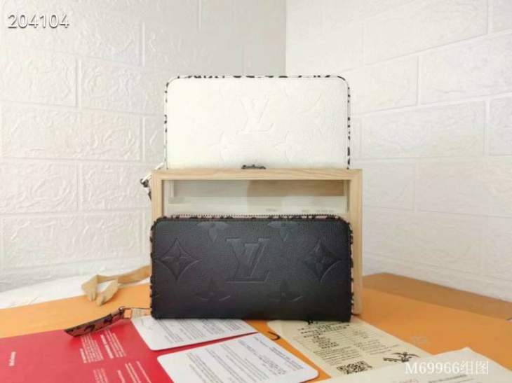 Picture of Louis Vuitton Wallets _SKUfw236874831fw